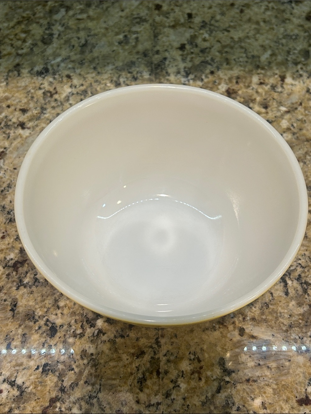 Pyrex 402 1 1/2 Quart mixing bowl yellow - Picture 6 of 6